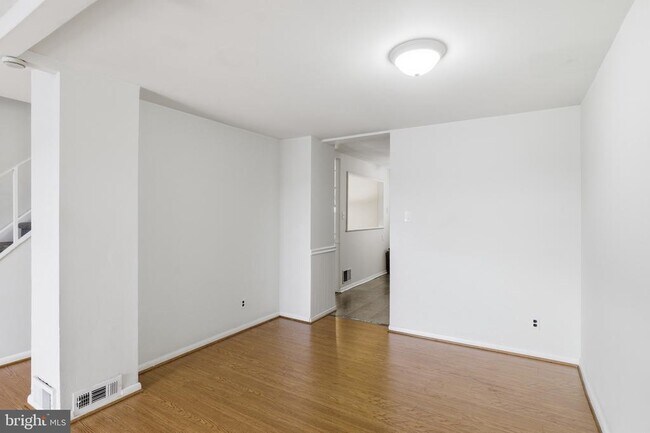 Foto del edificio - 3351 Morning Glory Rd