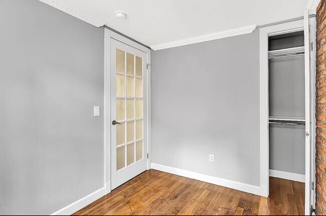 Building Photo - 124 Mulberry St
