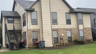 Building Photo - 3128 Tudor Ln