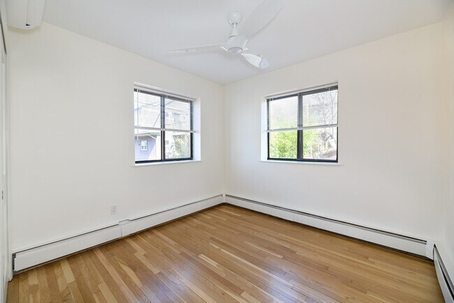 Foto del edificio - 48 Parker Hill Ave