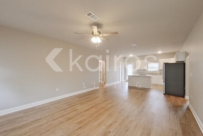 Foto del edificio - 22834 Balsam Dr