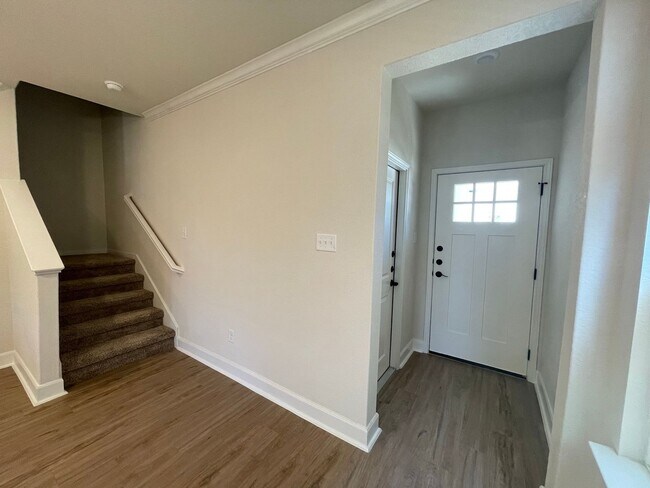 Foto del edificio - MOVE FAST—GATED TOWNHOME NEAR LACKLAND AFB WITH A PRIVATE YARD!