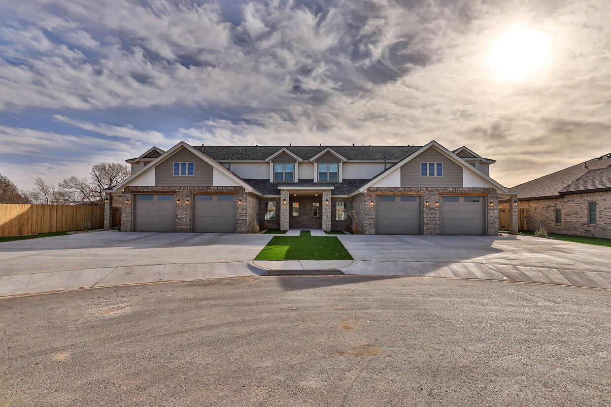 Primary Photo - Beautiful 2 Story Town Homes located in So...