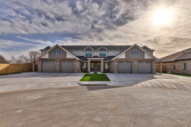 Foto del edificio - Beautiful 2 Story Town Home