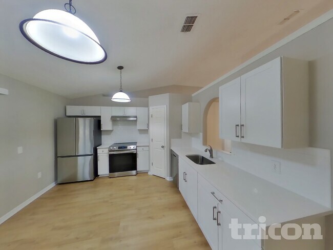 Building Photo - 10443 Elgin Blvd