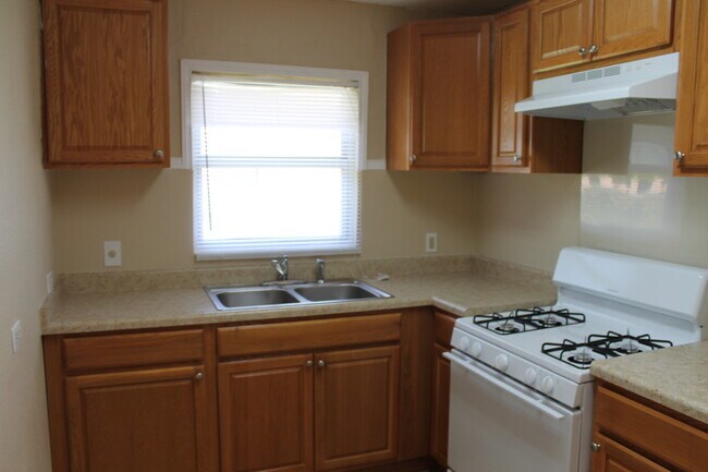 Building Photo - 515 S Polaris St