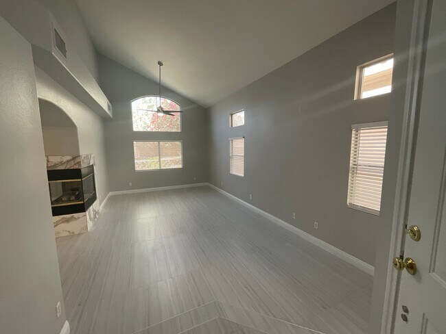 Foto del edificio - Nice 4br home, with 4th bedroom larger then the average, 3cg.