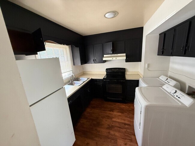 Foto del edificio - ? Updated 2-Bedroom Townhome in Coventry W...