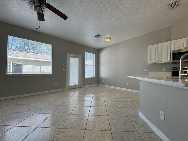 Foto del edificio - 12965 Langstaff Dr