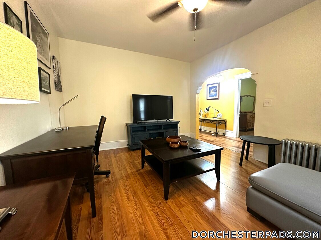 Primary Photo - 32 Kingsdale St