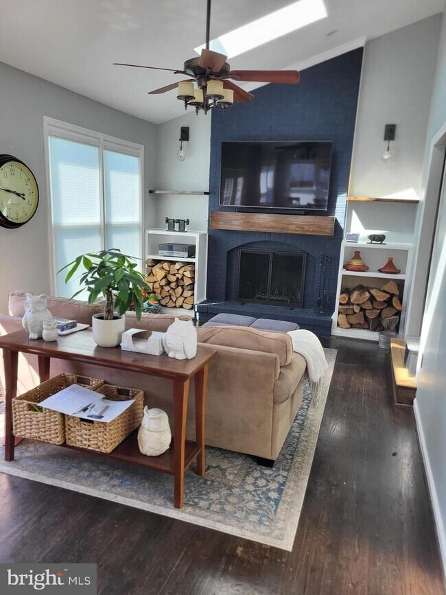 Foto del edificio - Beautiful 4 Bedroom Home in Potomac Crossing