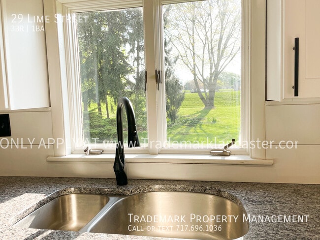 Building Photo - Very Nice Detached Home