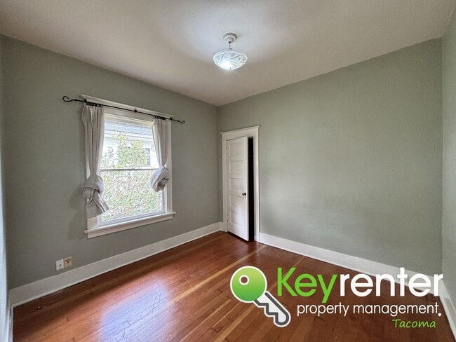 Building Photo - Charming 3-Bedroom Rental Home in Central ...