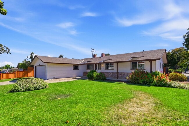 Building Photo - Wow! What a Great Home! Available Now!