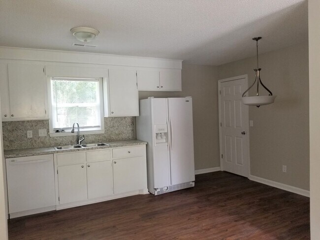 Foto del edificio - Brick Home in Goose Creek