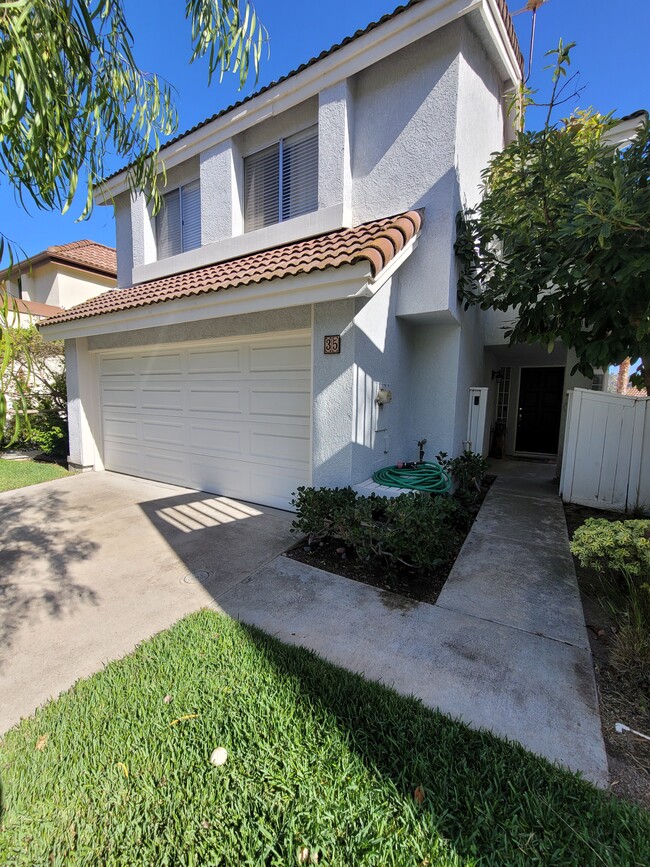 Building Photo - 35 La Costa Ct