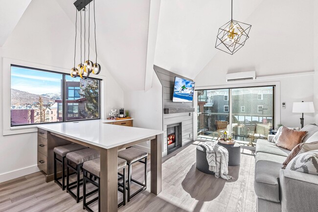 Building Photo - 1385 Lowell Ave