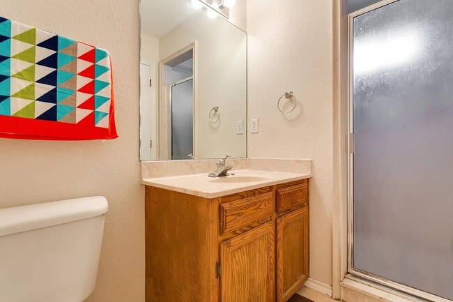 Building Photo - 107 S Ridge Ln