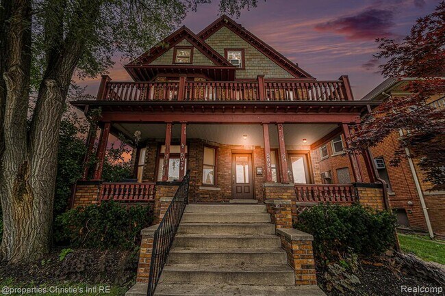 Building Photo - 5031 Trumbull St