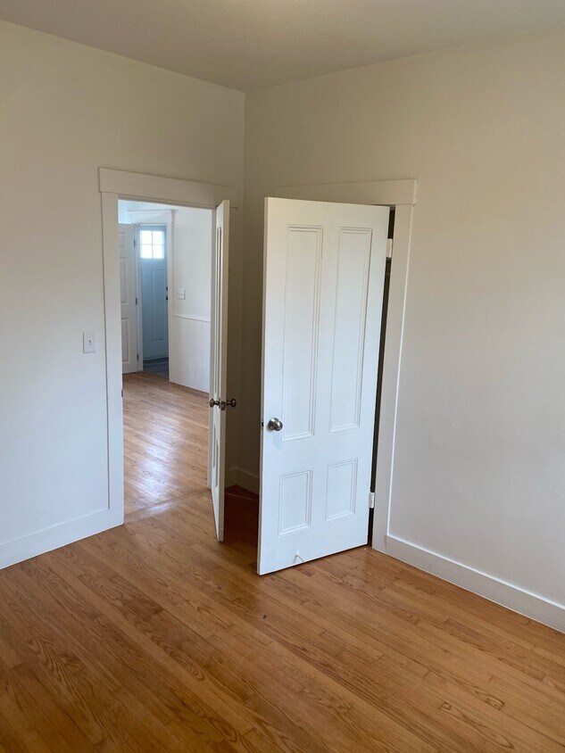 Building Photo - 34 Kilburn Street, Unit 1
