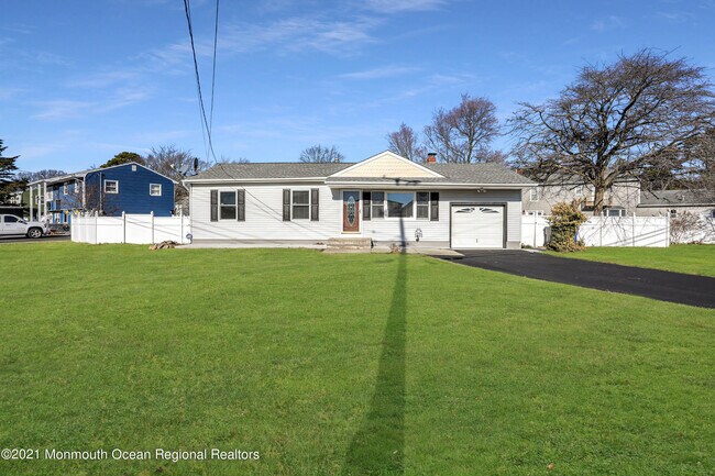 Building Photo - 808 Bermuda Dr