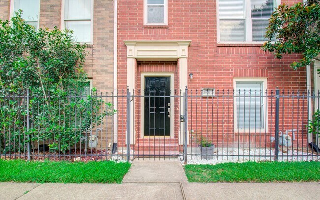 Foto del edificio - 1733 Tuam St