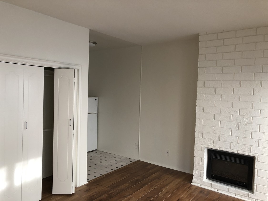 Apt. 306 - 10965 Rochester Ave