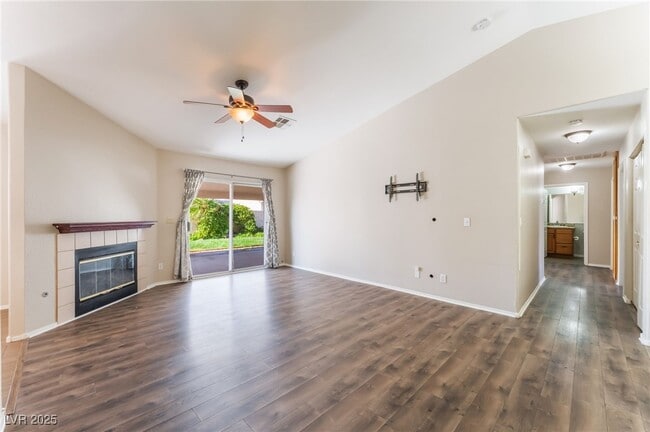 Building Photo - 4013 Madrone Dr