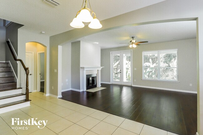 Foto del edificio - 404 Candlebark Dr