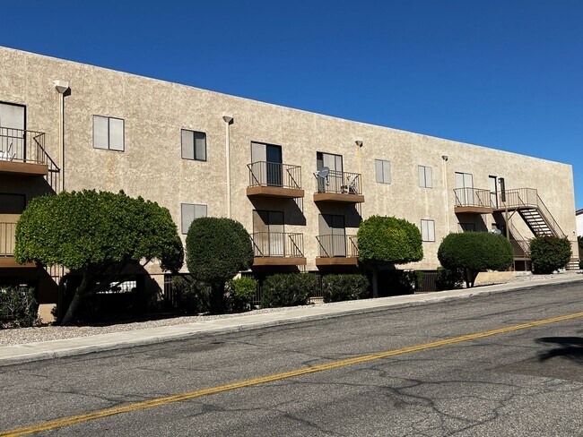 Building Photo - Vista Del Sol Condos! Furnished Short-Term...