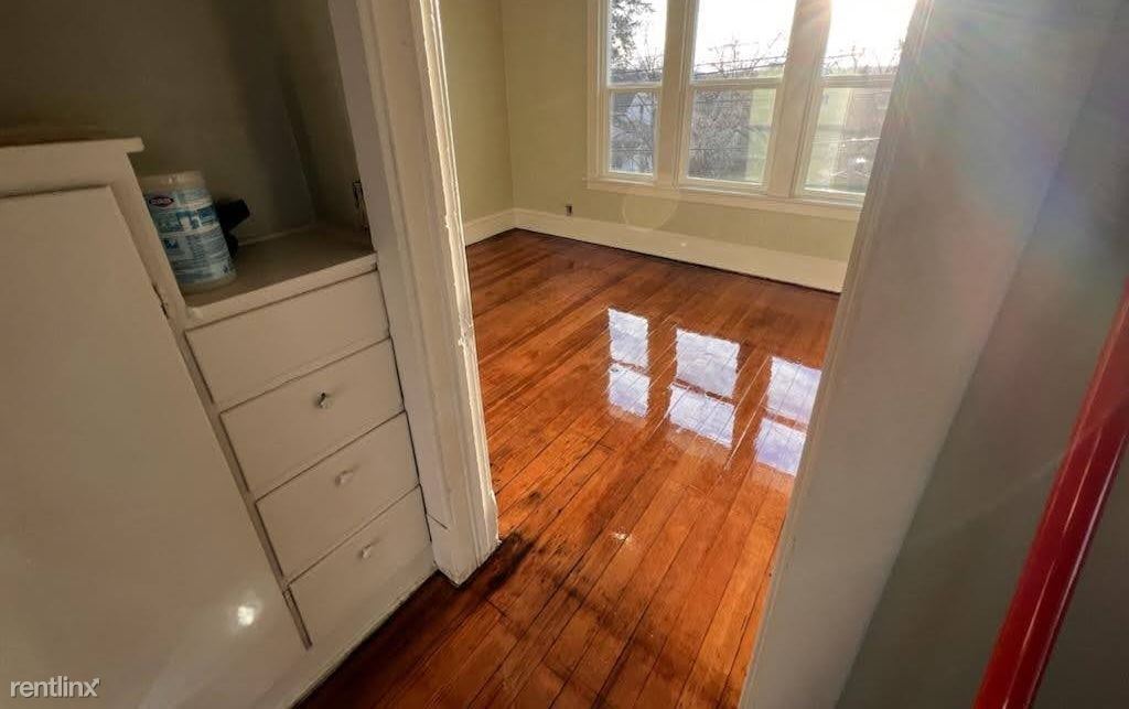 Building Photo - 1 br, 1 bath Duplex - 1012 North Walnut St...