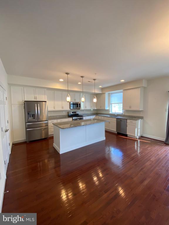 Foto del edificio - 310 E Barnard St