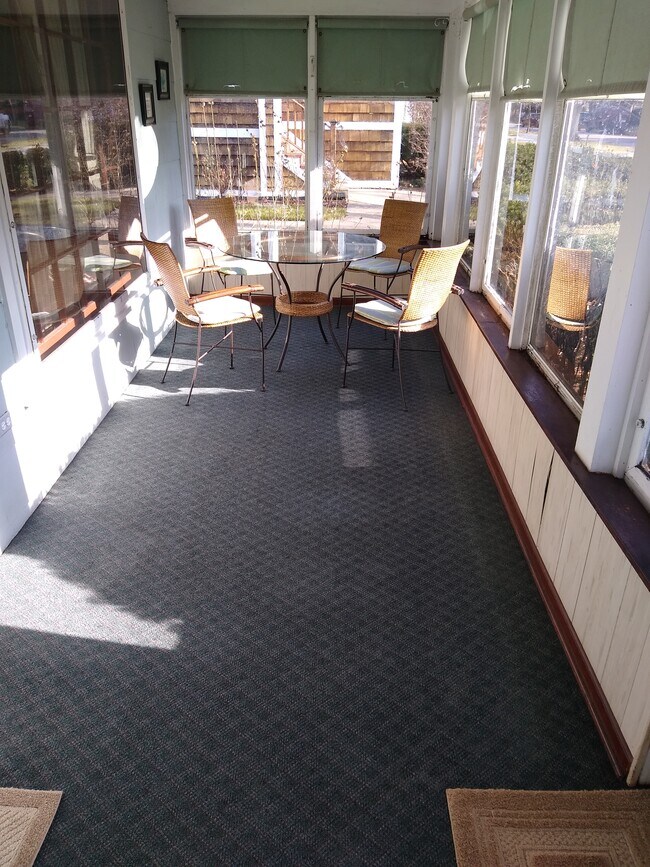 3 seasons porch - 2024 Schiller Ave