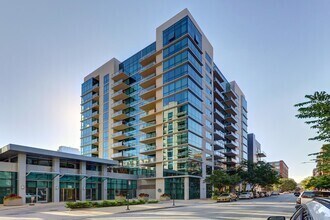 Building Photo - 125 S Green St