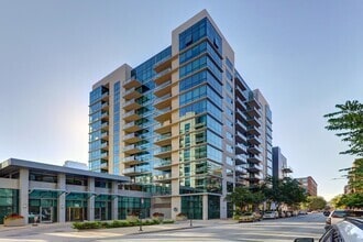 Building Photo - 125 S Green St