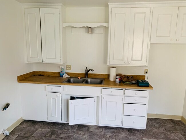 Kitchen - 10646 Nassau Ave