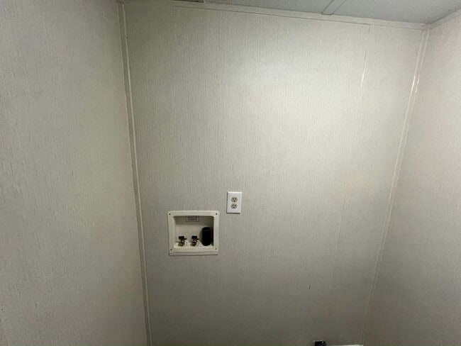 Building Photo - 71A Tower Manor Cir E