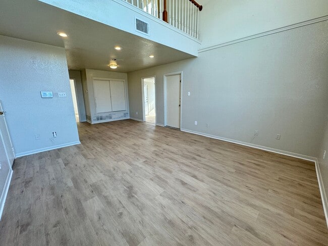 Building Photo - 1203 Monroe Loop