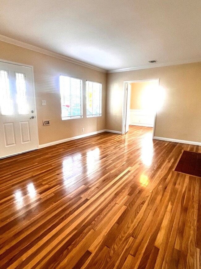 Single Family. 3-bed Home - Desireable Neighborhood! - Single Family. 3-bed Home - Desireable Neighborhood!