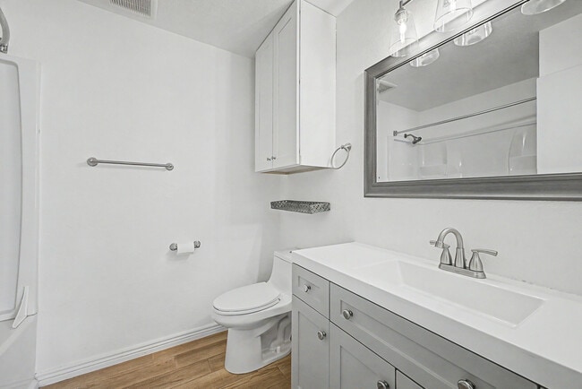Building Photo - 3922 E Sahuaro Dr