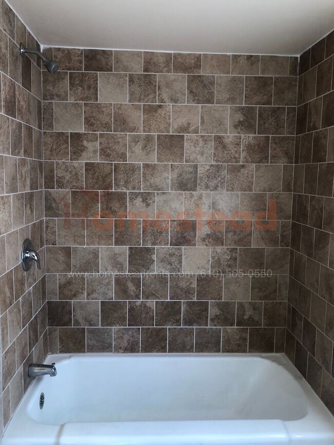 Building Photo - 3 BED, 2 BATH EDDYSTONE HOME
