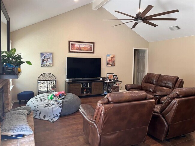 Foto del edificio - 6401 Woodcrest Dr