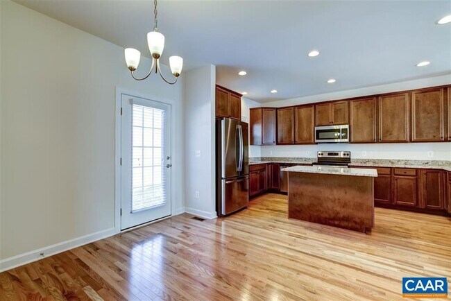 Building Photo - 2402 Winthrop Dr