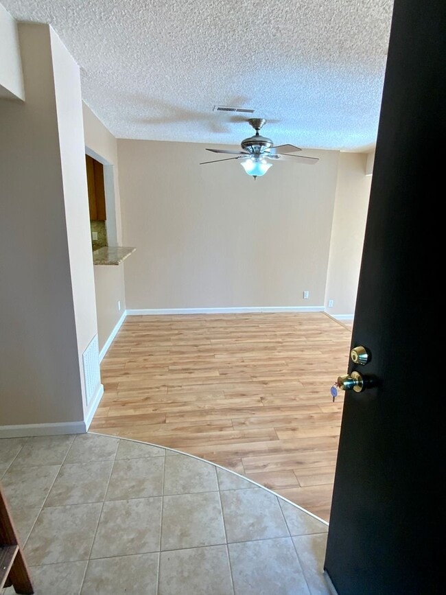Building Photo - Private location!  SkyWest Townhome for rent