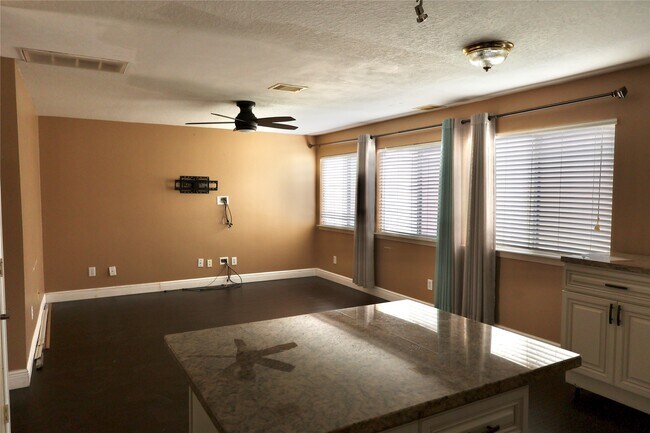 Foto del edificio - 6339 Settlers Square Ln