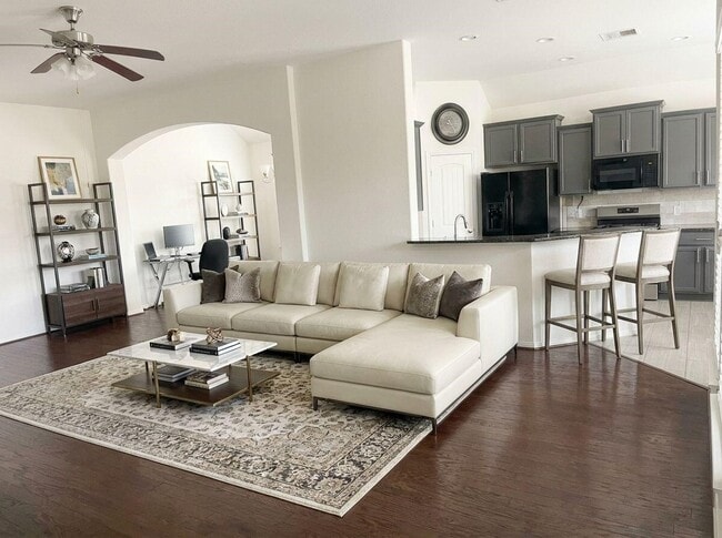 Foto del edificio - 129 Autumn Forest Ln