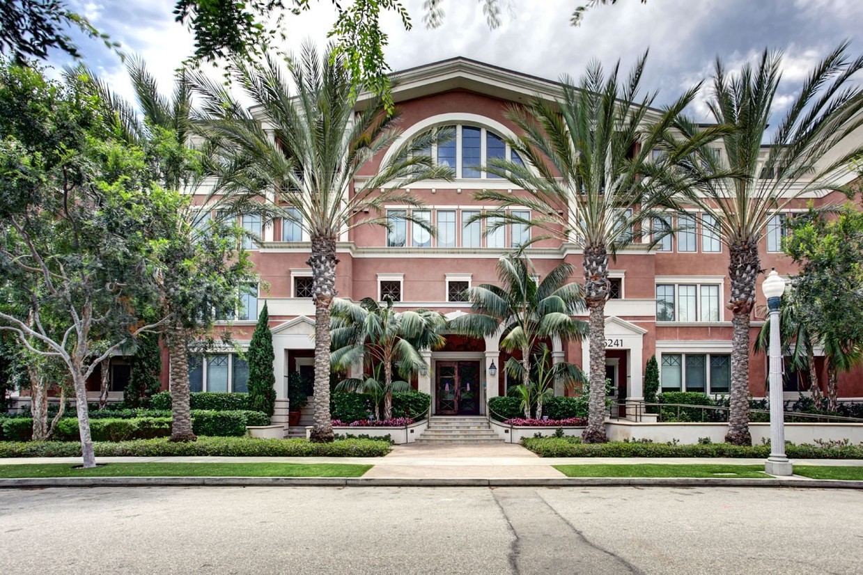 Foto principal - 6241 Crescent Park W