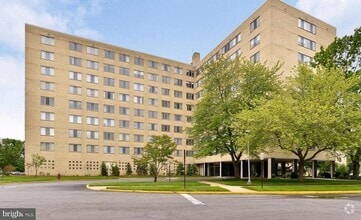 Building Photo - 6621 Wakefield Dr
