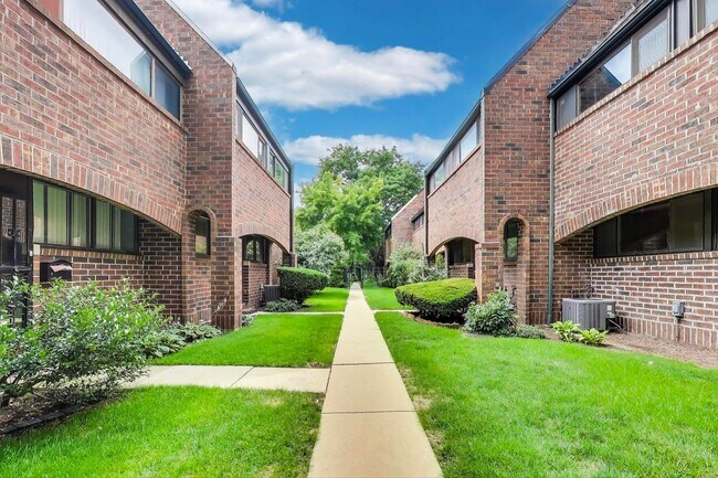 Foto del edificio - 821 S Racine Ave