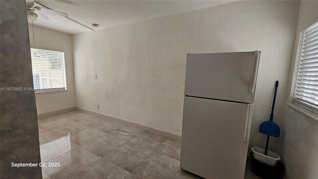 Foto del edificio - 1830 Monroe St